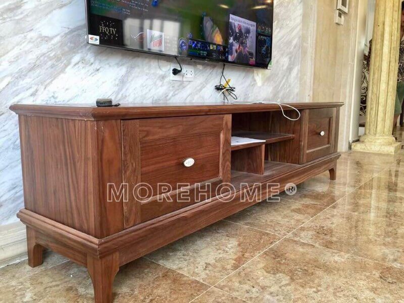 Morehome đã hoàn thiện sản xuất kệ tivi tân cổ điển gỗ óc chó để được sử dụng tại phòng khách biệt thự thanh hóa.